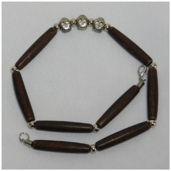 Multi-media Links Silvertone Skull Necklace. - Picture 5 of 8